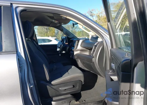 2021 Ram 1500 Tradesman 4X4 5'7 Box z USA, uszkodzony, nr VIN 1C6SRFGT9MN834639